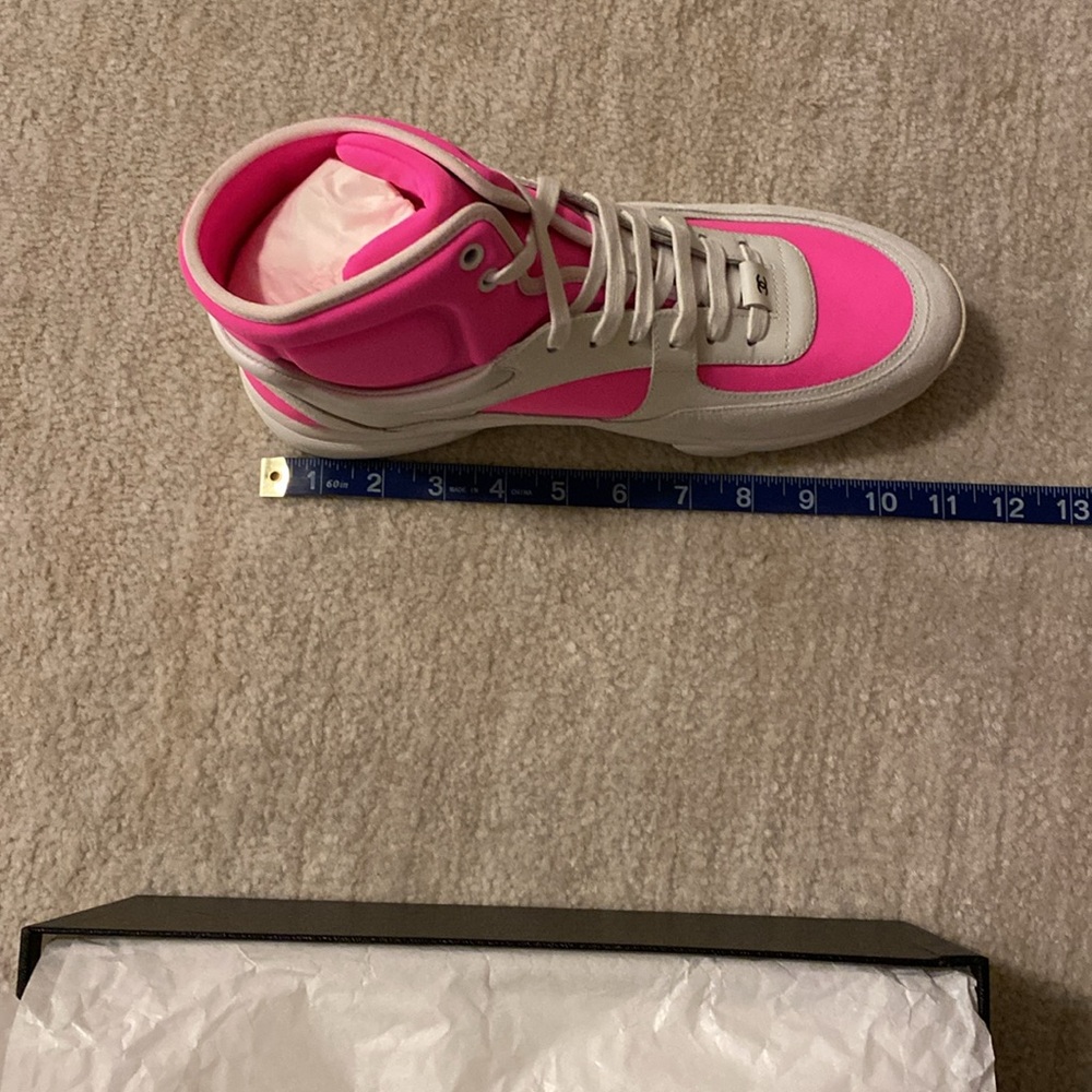 Chanel CC Logo White Pink High Top Sneakers - Picture 14 of 14